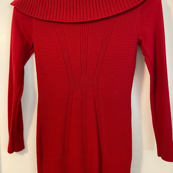 Red Shapely Sweater - Picture 4 of 4